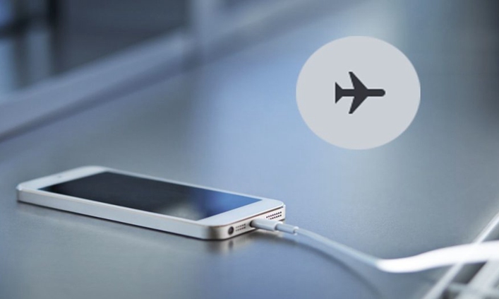 Enable Airplane Mode When Charging via Battery Charger