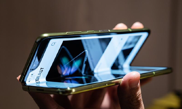 Samsung Fold Screen Breaks