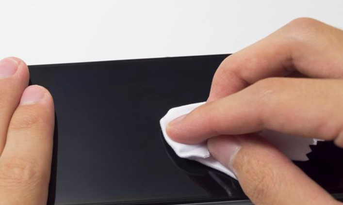 Clean Phone Screen by Using Microfiber Cloth